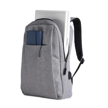 Mochila de Nylon 21L USB CB 1320C